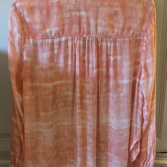 Women’s Bella Dahl Flowy Button Down Blouse - Picture 4 of 6